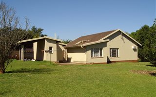 4 Bedroom House in Hayfields