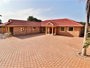 5 Bed House in Meerensee