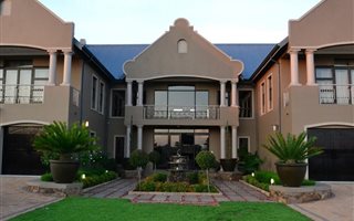 7 Bedroom House in Boschkop