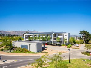 2 Bed Apartment in Somerset Lakes
