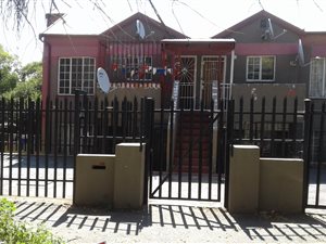 2 Bedroom Flat in Troyeville