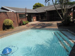 3 Bed House in Manor Gardens