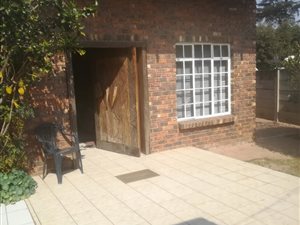 2 Bed Garden Cottage in Brackendowns