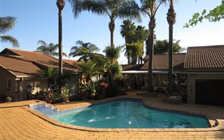 4 Bedroom House in Elarduspark