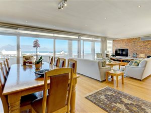 4 Bed House in Bloubergstrand
