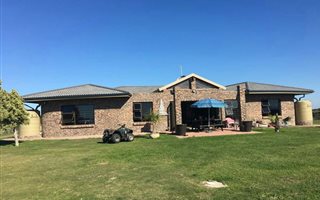 11.2 ha Farm in Paradise Beach