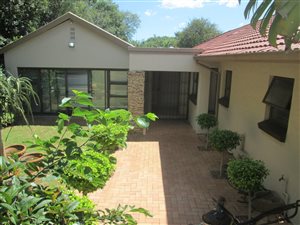4 Bed House in Morningside Manor