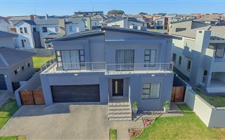 4 Bedroom House in Olympus
