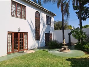 11 Bed House in Eastwood