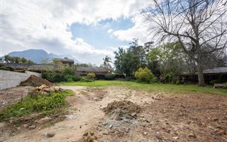 1200 m² Land available in Golden Acre