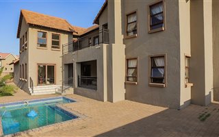 5 Bedroom House in Brooklands