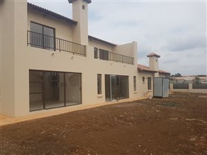 4 Bed House in Hazeldean (Silverlakes Surroundings)