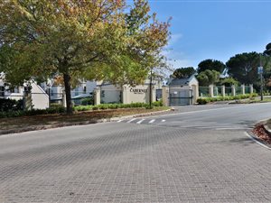 3 Bed Apartment in Onder Papegaaiberg