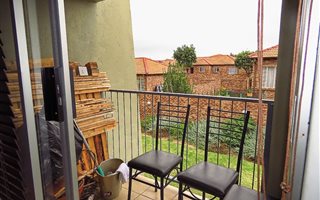 2 Bedroom Apartment in Rooihuiskraal North