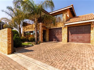3 Bed Townhouse in Honeydew Manor