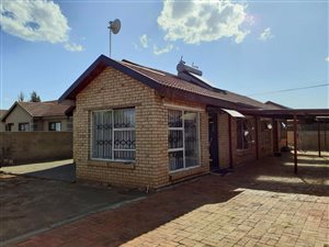 3 Bed House in Mandela View