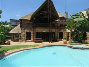 1 Bed Apartment in Pineslopes