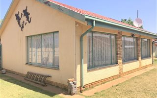 3 Bedroom House in Oberholzer