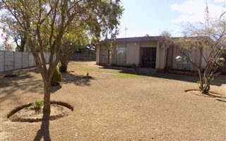 3 Bedroom House in Barry Hertzog Park