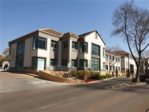 550 m² Commercial space in Hatfield