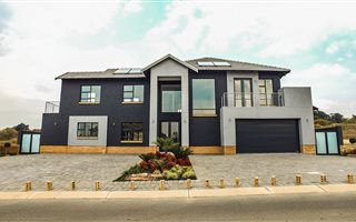 4 Bedroom House in Ebotse Estate