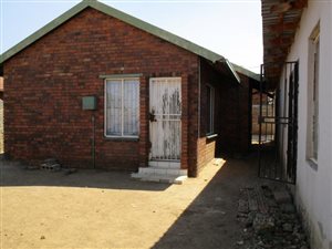 2 Bed House in Lakeside
