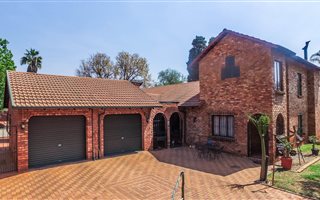4 Bedroom House in Doornpoort and surrounds