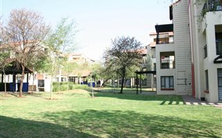 1 Bedroom Apartment in Hazeldean (Silverlakes Surroundings)