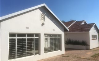300 m² Office Space in Wendywood