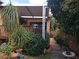 3 Bed Townhouse in Ruimsig