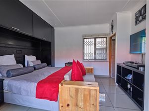 4 Bed House in Lovu
