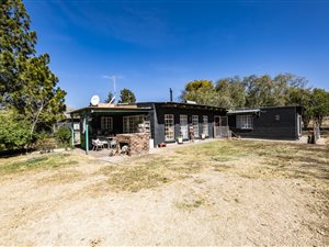 8 Bedroom House in Homestead Apple Orchards