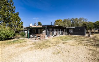 8 Bedroom House in Homestead Apple Orchards