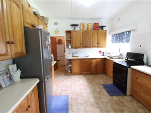 4 Bed House in Wilgenhof