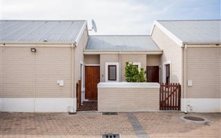3 Bedroom House in Gordons Bay Central