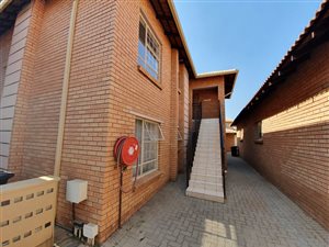 2 Bed Townhouse in Hazeldean (Silverlakes Surroundings)