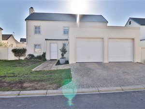 3 Bed House in Dennegeur