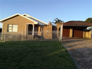 3 Bed House in Strelitzia Park