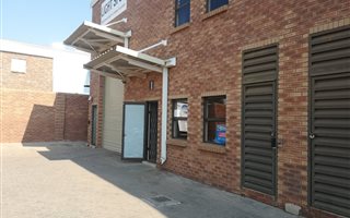 Commercial space in Willow Park Manor