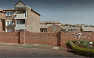 2 Bedroom Townhouse in Die Hoewes