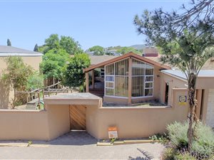6 Bed House in Plattekloof