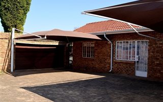 3 Bedroom House in Clubview