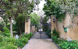 5 Bedroom House in Westlake
