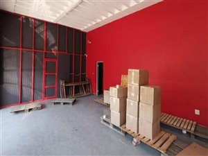 350 m² Commercial space in Briardene