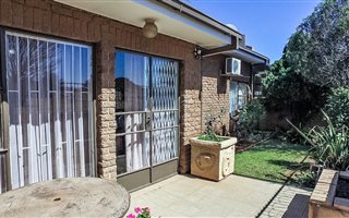 2 Bedroom Townhouse in Langenhoven Park