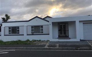 3 Bedroom House in Ottery