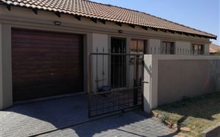 2 Bedroom Townhouse in Willow Park Manor