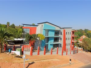 907 m² Office Space in Moreleta Park