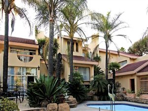 7 Bed House in Alphen Park
