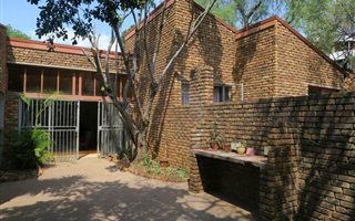 3 Bedroom Garden Cottage in Murrayfield